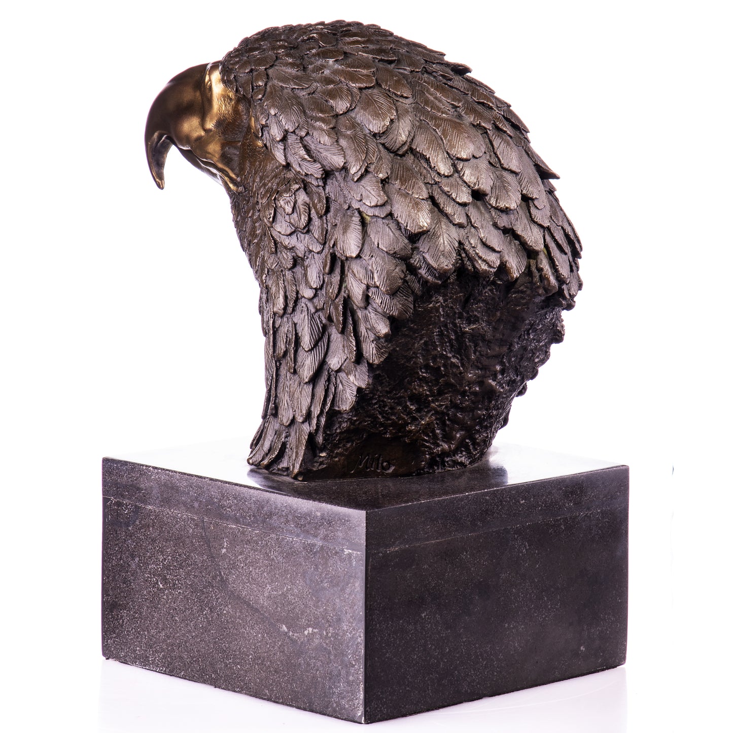 Sculpture en Bronze d'une Tête D'aigle,représentation Majestueuse et Artistique.