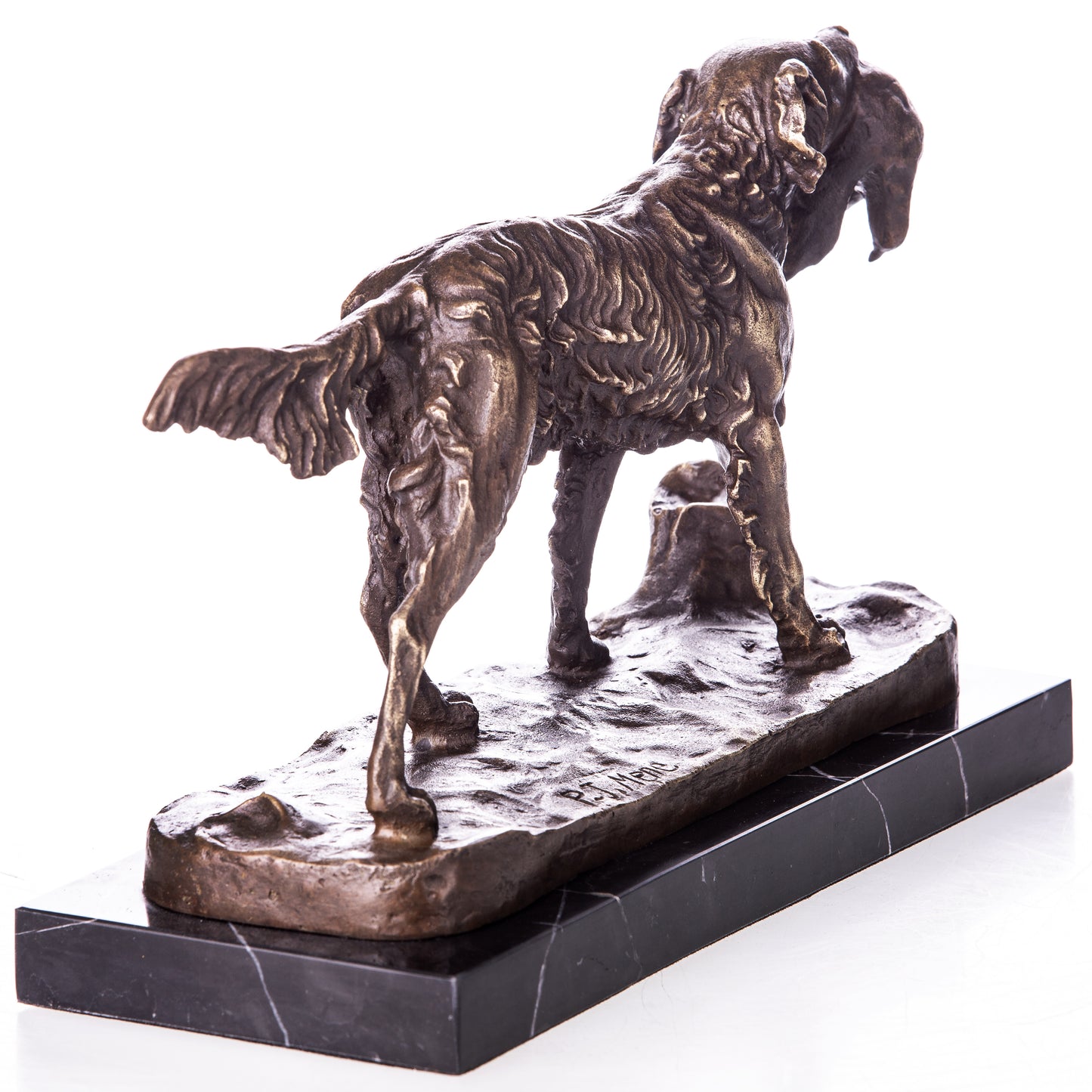 Sculpture en Bronze d'un Chien de Chasse.