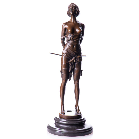 Statue en Bronze Femme Nue Dominatrice