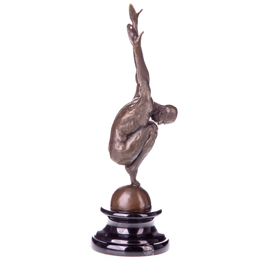 Sculpture en bronze d'un Homme Nu Plongeant. 