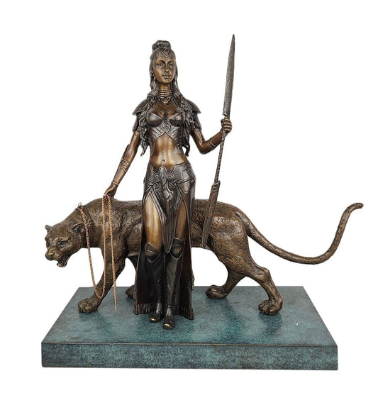 Statue en bronze Guerrière Amazone Diane et son Léopard