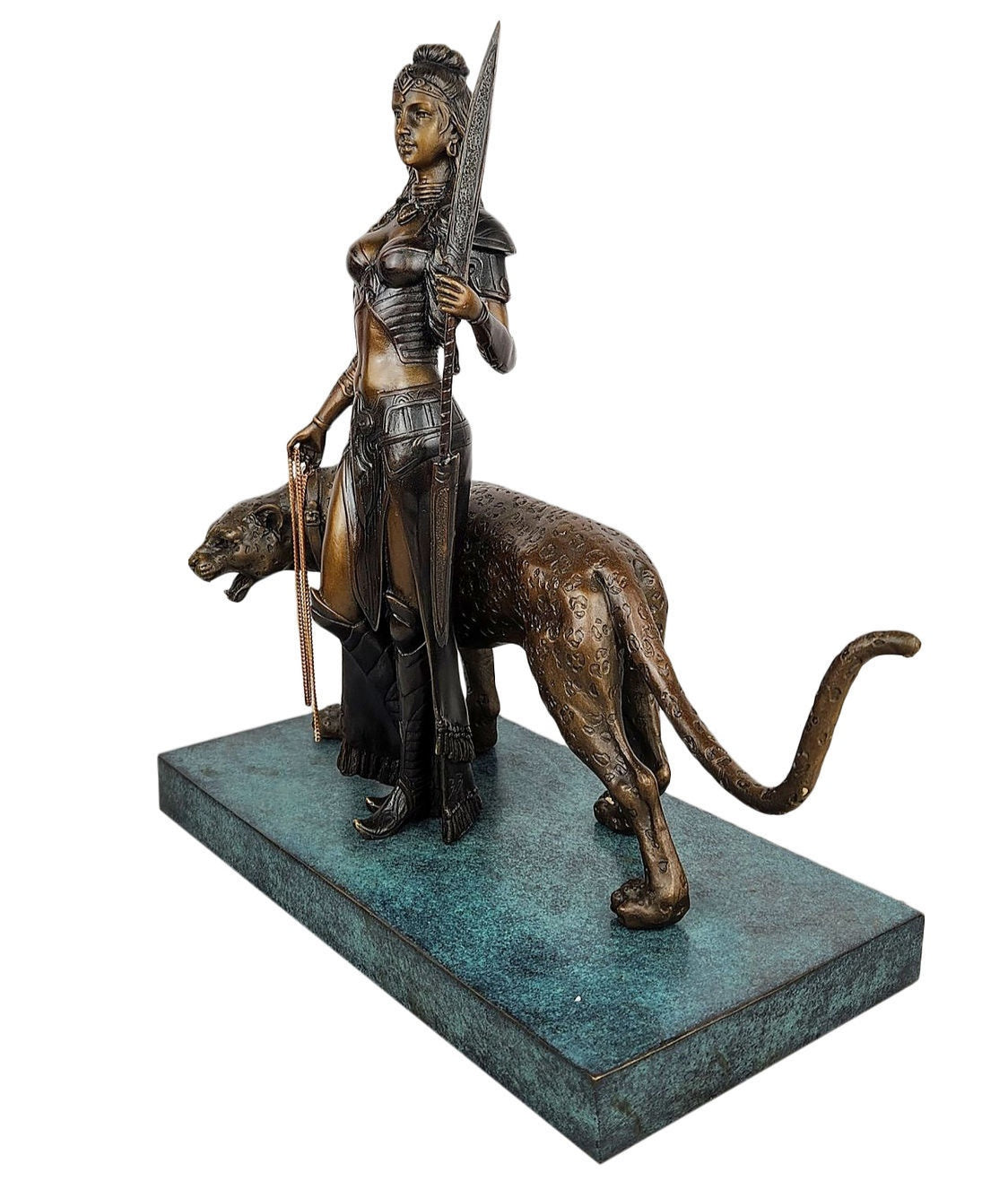 Statue en bronze Guerrière Amazone Diane et son Léopard