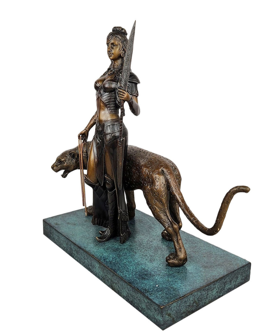 Statue en bronze Guerrière Amazone Diane et son Léopard