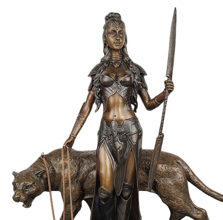 Statue en bronze Guerrière Amazone Diane et son Léopard