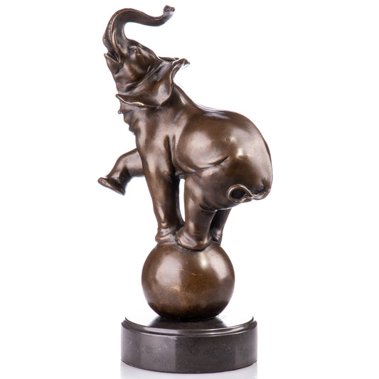 Sculpture en Bronze d'un Éléphant en équilibre sur un ballon,style Artistique et Décoratif.