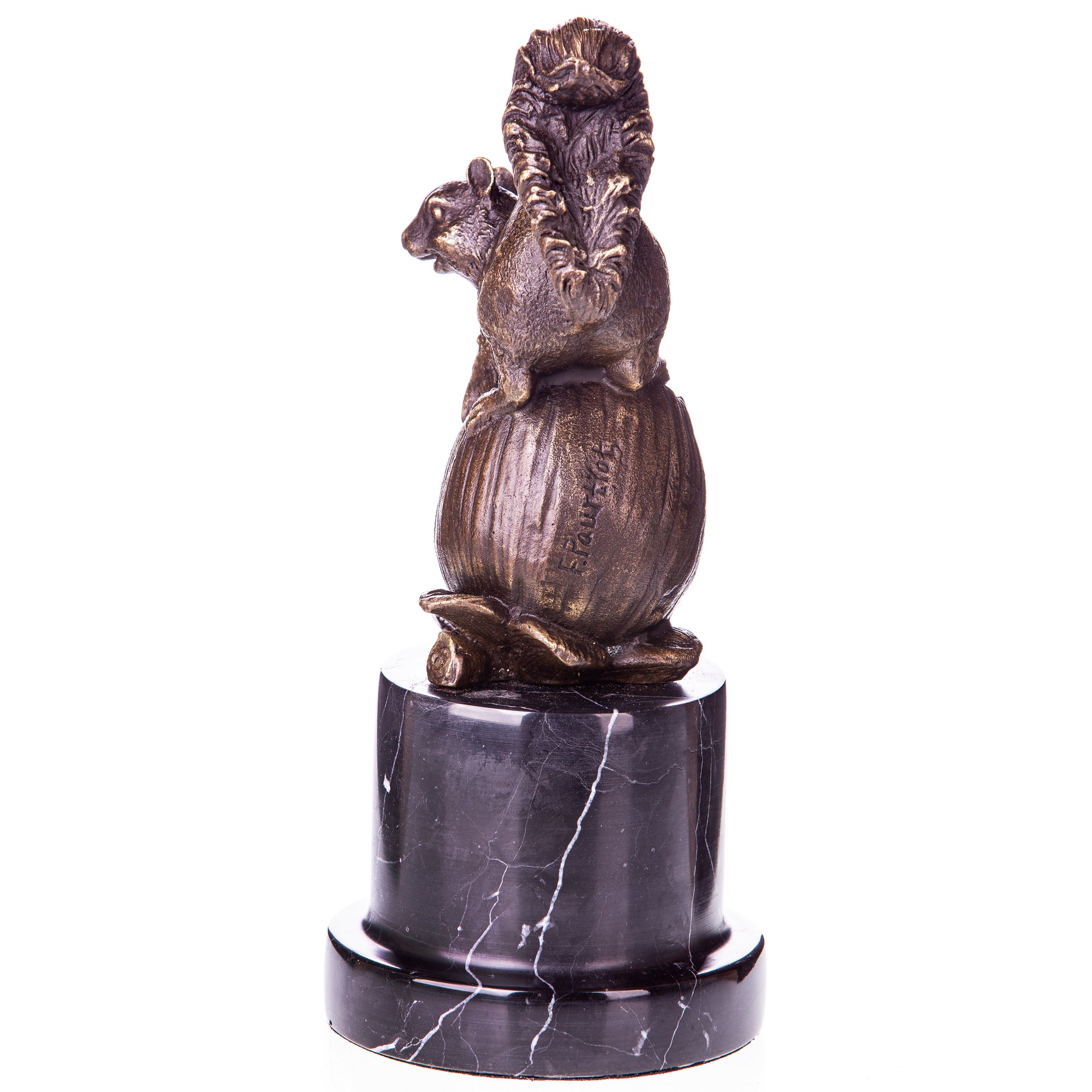 Statue en Bronze Écureuil sur noisette