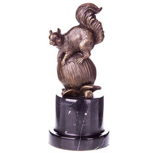 Statue en Bronze Écureuil sur noisette