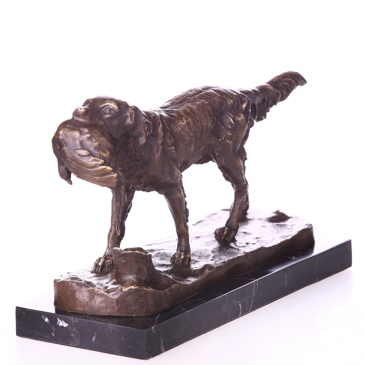 Sculpture en Bronze d'un Chien de Chasse.